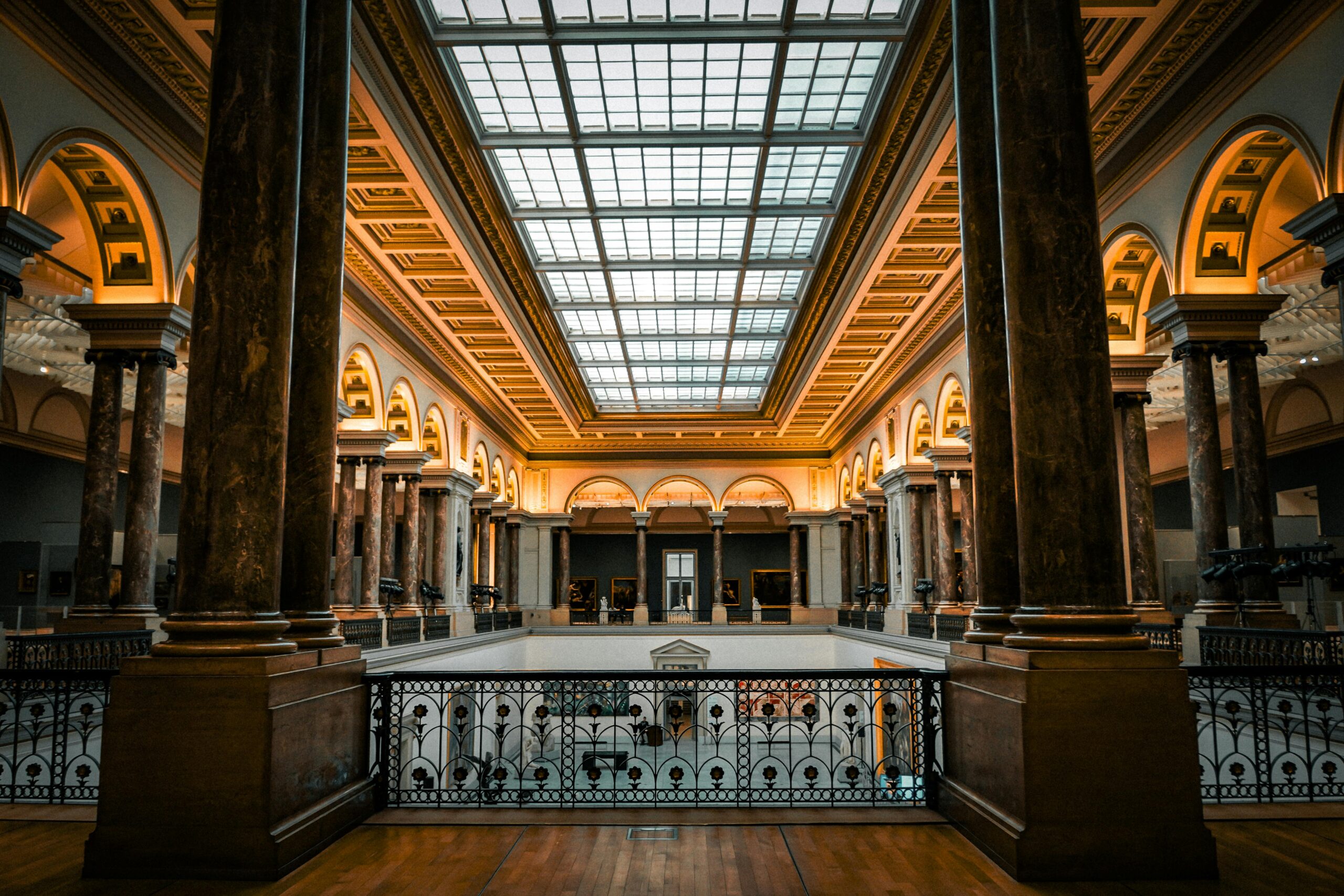 Read more about the article Mansion Makeover: Transformative Design Ideas for Grand Spaces